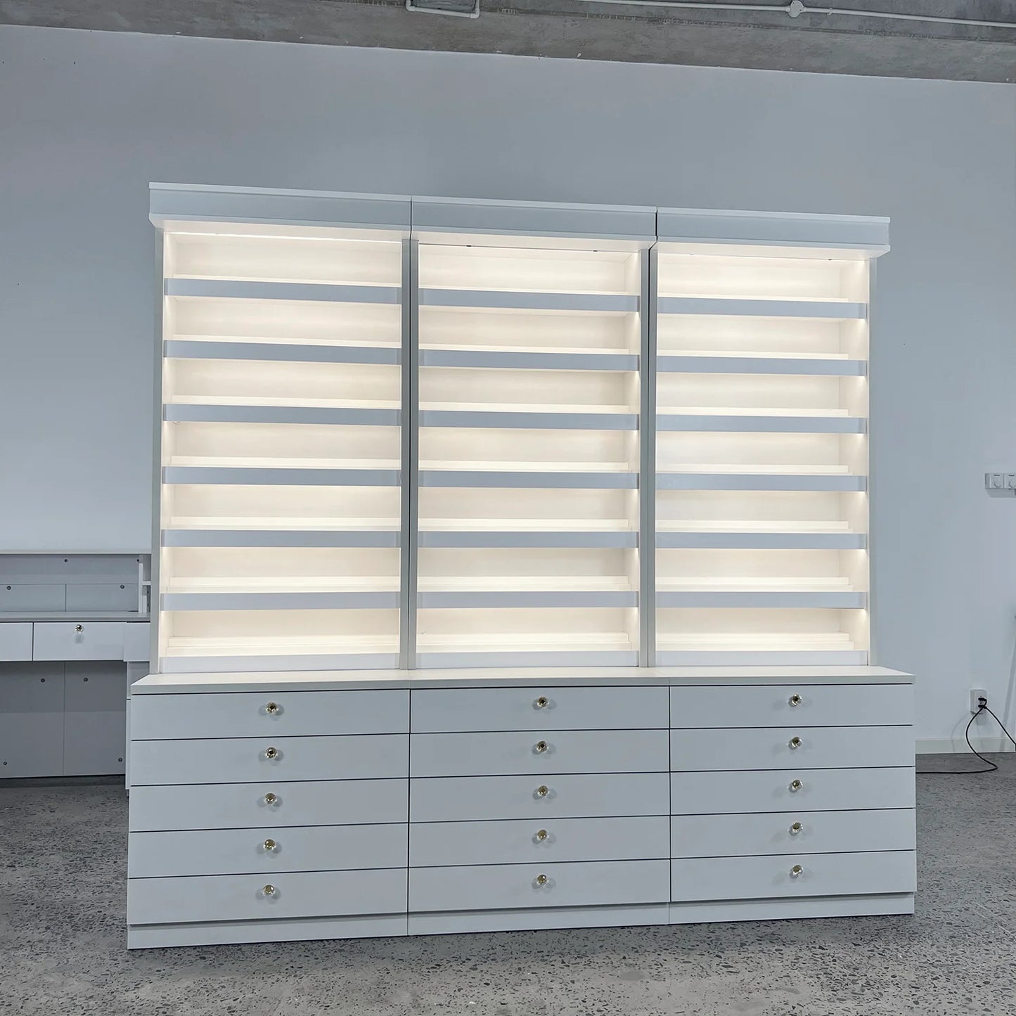 Polish Center Cabinet 32/64/96"