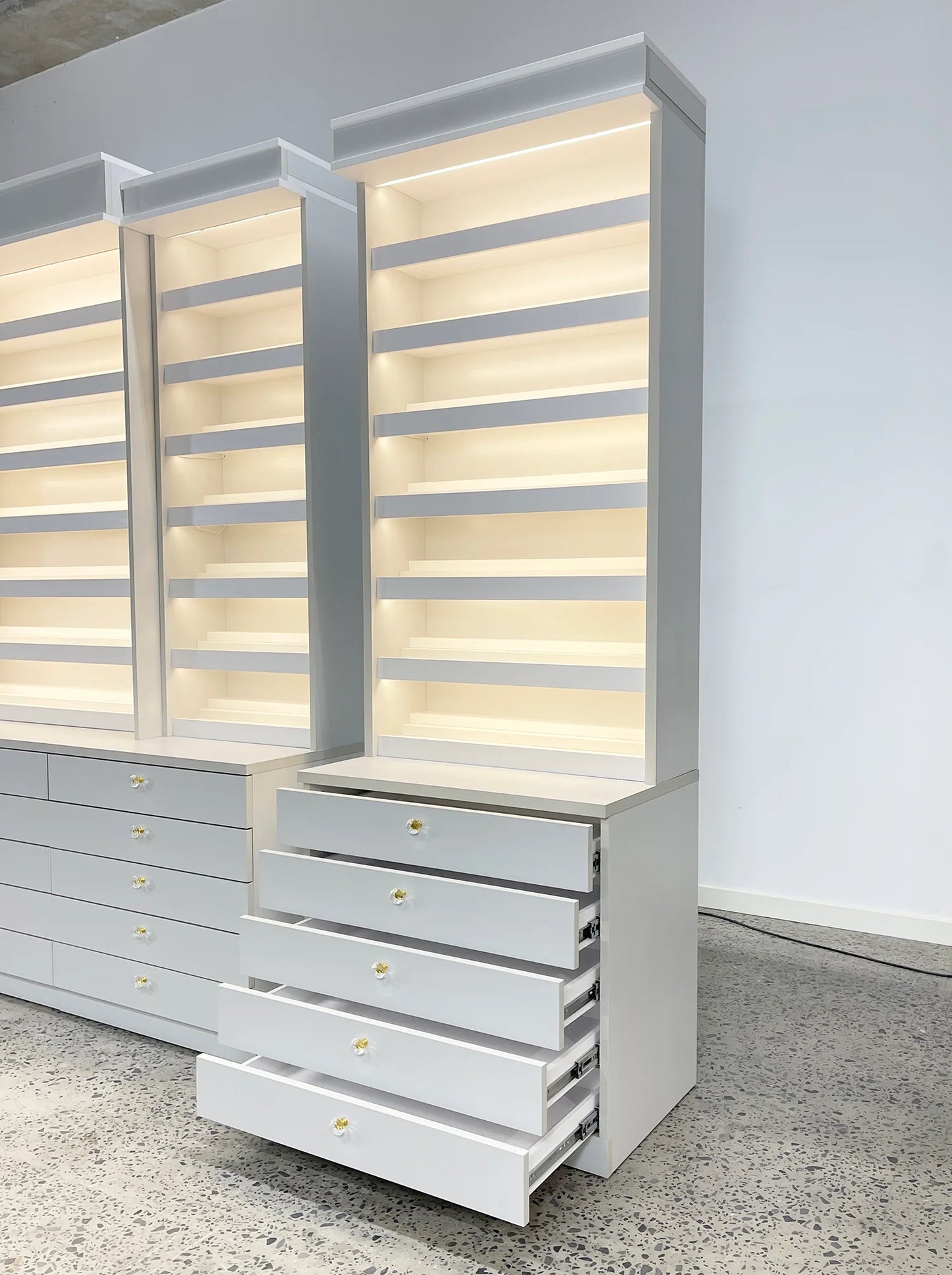 Polish Center Cabinet 32/64/96"