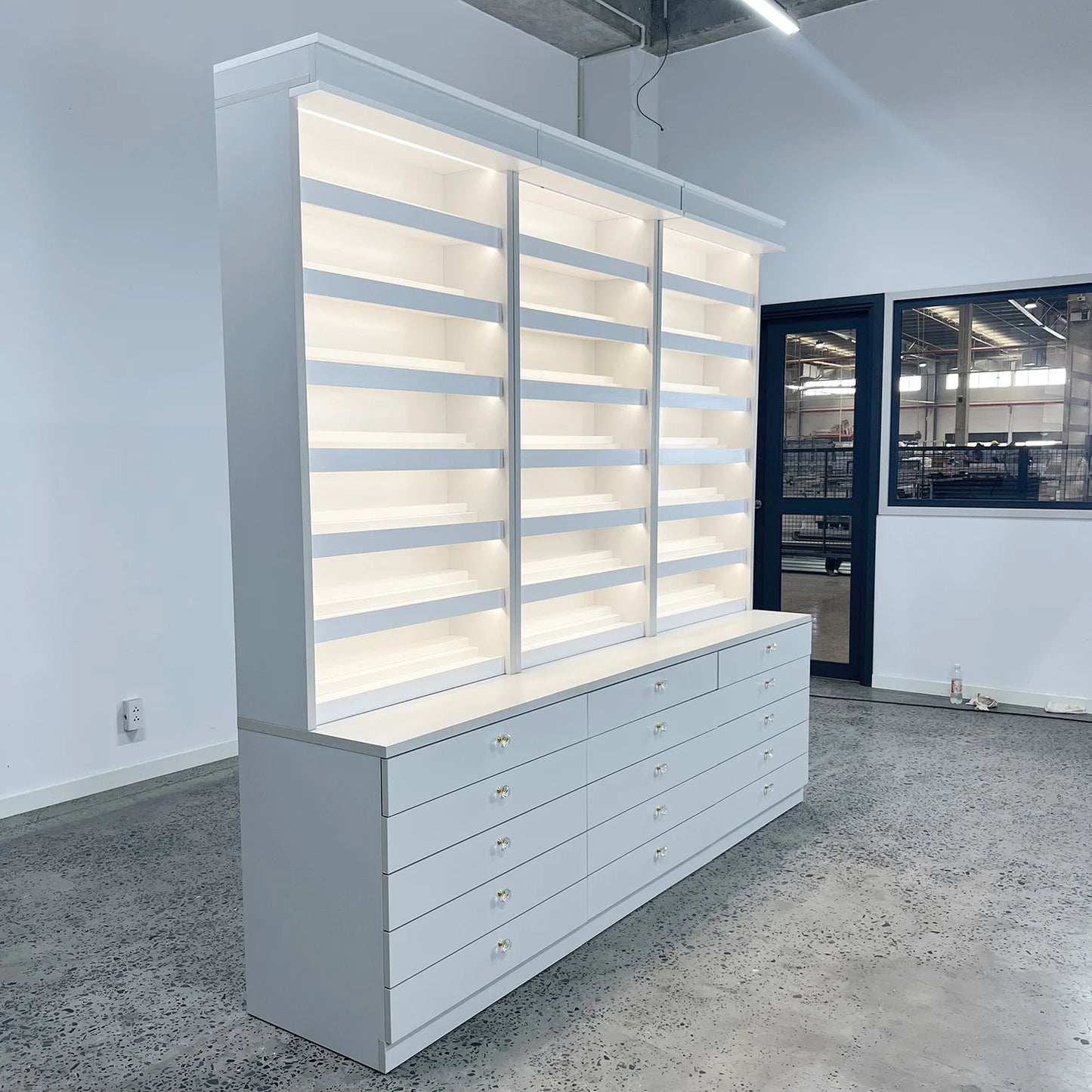 Polish Center Cabinet 32/64/96"